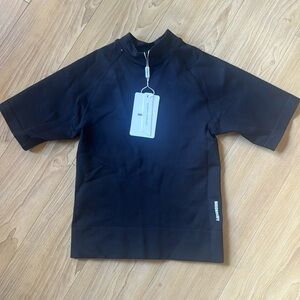 SECONDLEFT SEAMLESS HIGH NECK TEE